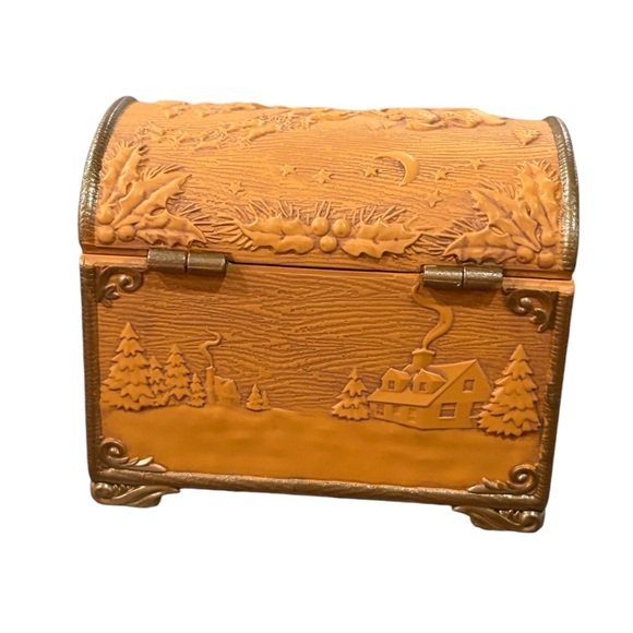 Hallmark Keepsake 50 Anniversary Member Exclusive Christmas Ornament Santa Treas - Picture 9 of 10